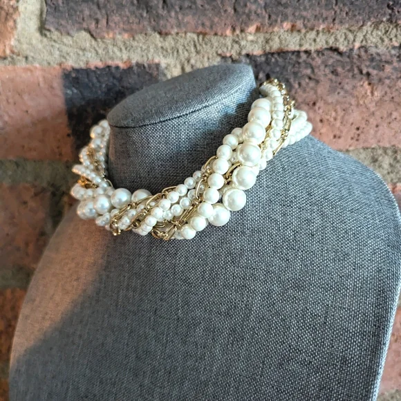 WHBM Pearl Twisted Bib Necklace - Picture 4 of 6